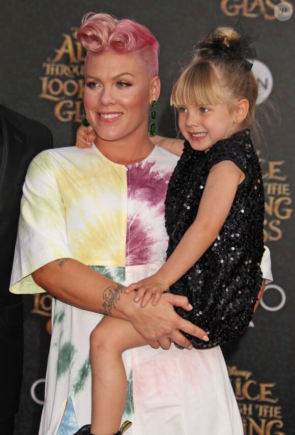 Pink et sa fille Willow à la première de "Alice de l'autre côté du miroir" au théâtre El Capitan à Los Angeles le 23 mai 2016.