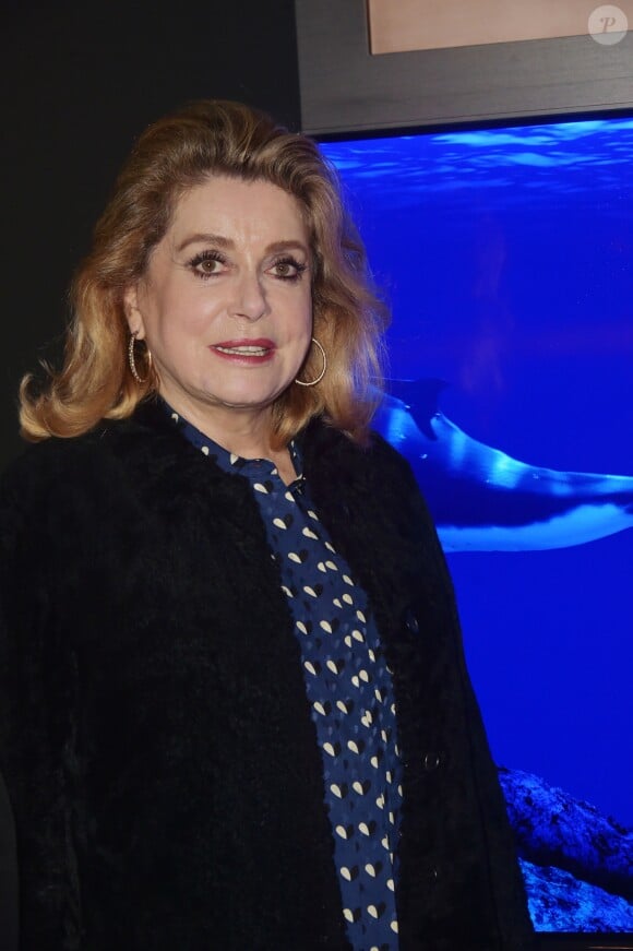 Catherine Deneuve - A travers la création d'une galerie d'art éphémère "The Art of Essence" en plein coeur du Paris du Design et des Arts, la marque LG dévoile sa ligne haute-couture LG Signature au Café Beaubourg et sur le parvis du Centre Georges Pompidou à Paris. Le 30 novembre 2016