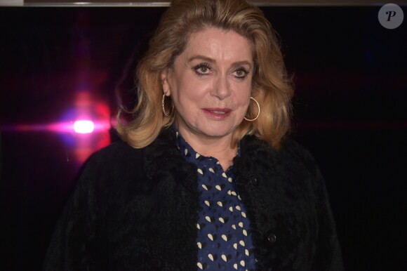Catherine Deneuve - A travers la création d'une galerie d'art éphémère "The Art of Essence" en plein coeur du Paris du Design et des Arts, la marque LG dévoile sa ligne haute-couture LG Signature au Café Beaubourg et sur le parvis du Centre Georges Pompidou à Paris. Le 30 novembre 2016