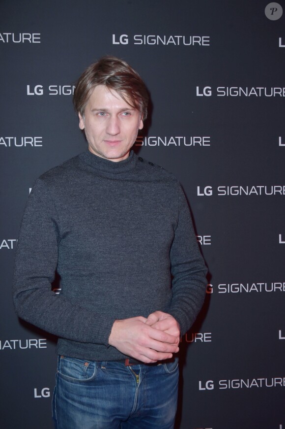 Stanislas Merhar - A travers la création d'une galerie d'art éphémère "The Art of Essence" en plein coeur du Paris du Design et des Arts, la marque LG dévoile sa ligne haute-couture LG Signature au Café Beaubourg et sur le parvis du Centre Georges Pompidou à Paris. Le 30 novembre 2016