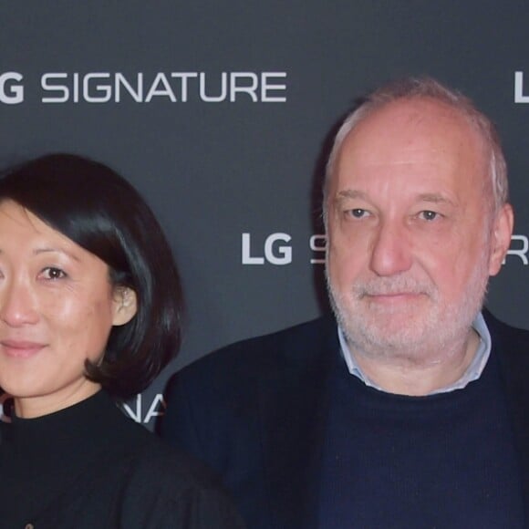 Jinhong Kim (président de LG France), Fleur Pellerin, François Berléand et Stanislas Merhar - A travers la création d'une galerie d'art éphémère "The Art of Essence" en plein coeur du Paris du Design et des Arts, la marque LG dévoile sa ligne haute-couture LG Signature au Café Beaubourg et sur le parvis du Centre Georges Pompidou à Paris. Le 30 novembre 2016