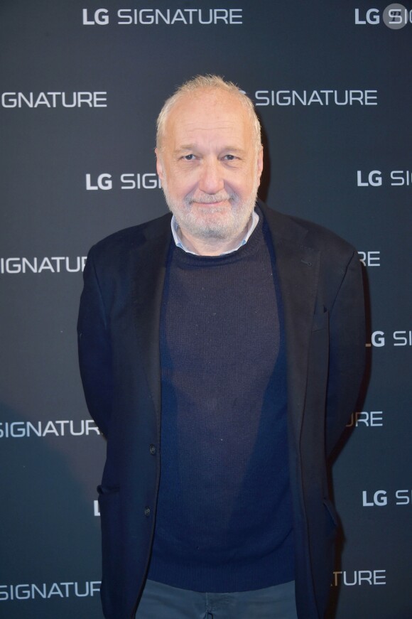 François Berléand - A travers la création d'une galerie d'art éphémère "The Art of Essence" en plein coeur du Paris du Design et des Arts, la marque LG dévoile sa ligne haute-couture LG Signature au Café Beaubourg et sur le parvis du Centre Georges Pompidou à Paris. Le 30 novembre 2016