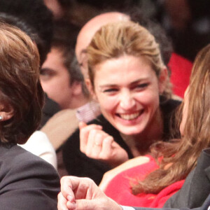 Francois Hollande, Julie Gayet, Aurelie Filippetti - Convention d'investiture de Francois Hollande a la tête du PS pour l'election presidentielle de 2012 à la Halle Freyssinet à Paris, le 22 octobre 2011.