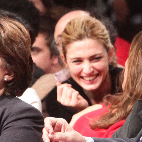 Francois Hollande, Julie Gayet, Aurelie Filippetti - Convention d'investiture de Francois Hollande a la tête du PS pour l'election presidentielle de 2012 à la Halle Freyssinet à Paris, le 22 octobre 2011.