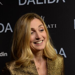 Julie Gayet - Avant-première du film "Dalida" à L'Olympia, Paris le 30 novembre 2016. © Rachid Bellak/Bestimage