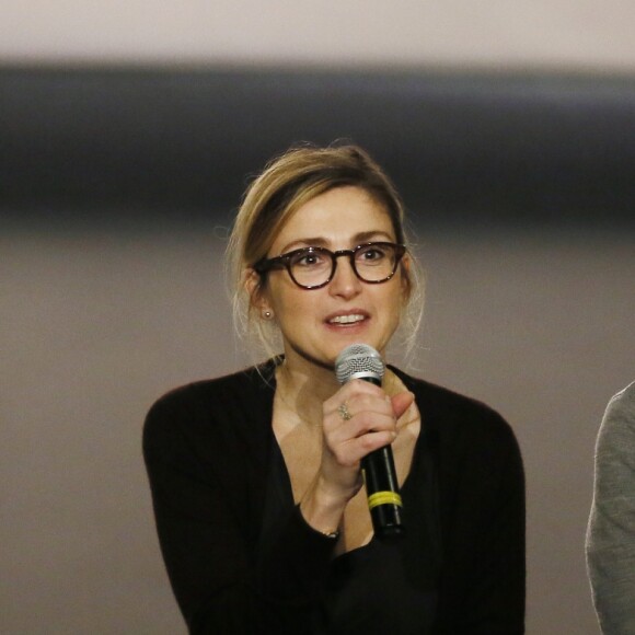 Exclusif - L'actrice Julie Gayet, présidente du jury de la 13ème édition du "Festival des 6 Trouilles" du film de court-métrage d'horreur et de fantastique de Libourne, a visionné tous les films en compétition avec son jury, établi le palmarès, et remis le prix de la Citrouille d'Or au meilleur court-métrage. Ces derniers ont la particularité d'être tous réalisé et joué par des lycéens du grand Sud-Ouest. Le 26 Novembre 2016 à Libourne. © Patrick Bernard / Bestimage