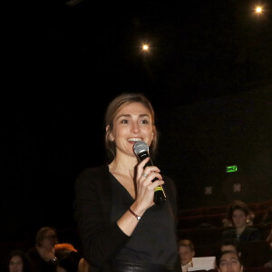 Exclusif - L'actrice Julie Gayet, présidente du jury de la 13ème édition du "Festival des 6 Trouilles" du film de court-métrage d'horreur et de fantastique de Libourne, a visionné tous les films en compétition avec son jury, établi le palmarès, et remis le prix de la Citrouille d'Or au meilleur court-métrage. Ces derniers ont la particularité d'être tous réalisé et joué par des lycéens du grand Sud-Ouest. Le 26 Novembre 2016 à Libourne. © Patrick Bernard / Bestimage