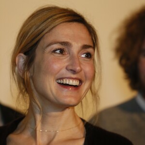 Exclusif - L'actrice Julie Gayet, présidente du jury de la 13ème édition du "Festival des 6 Trouilles" du film de court-métrage d'horreur et de fantastique de Libourne, a visionné tous les films en compétition avec son jury, établi le palmarès, et remis le prix de la Citrouille d'Or au meilleur court-métrage. Ces derniers ont la particularité d'être tous réalisé et joué par des lycéens du grand Sud-Ouest. Le 26 Novembre 2016 à Libourne. © Patrick Bernard / Bestimage