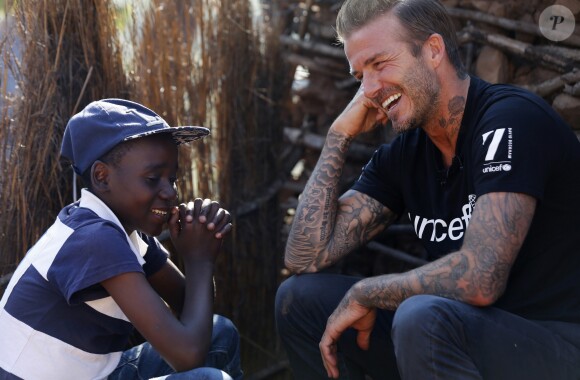 David Beckham, ambassadeur de bonne volonté de l'UNICEF rend visite à des enfants séropositifs en Afrique du Sud le 7 juin 2016.