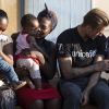David Beckham, ambassadeur de bonne volonté de l'UNICEF rend visite à des enfants séropositifs en Afrique du Sud le 7 juin 2016.