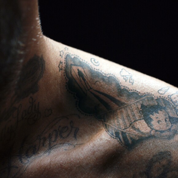 Les tatouages de David Beckham au coeur de la nouvelle campagne de l'Unicef. L'ancien footballeur se fait porte-parole de la lutte contre les violences commises sur les enfants, dans une vidéo où ses nombreux tatouages s'animent pour illustrer les différentes formes de violence que ces derniers peuvent subir.  UNICEF Goodwill Ambassador David Beckham shows his numerous tattos to promote UNICEF's End Violence campaign. More information on the campaign at https://www.unicef.org/endviolence/30/11/2016 - 