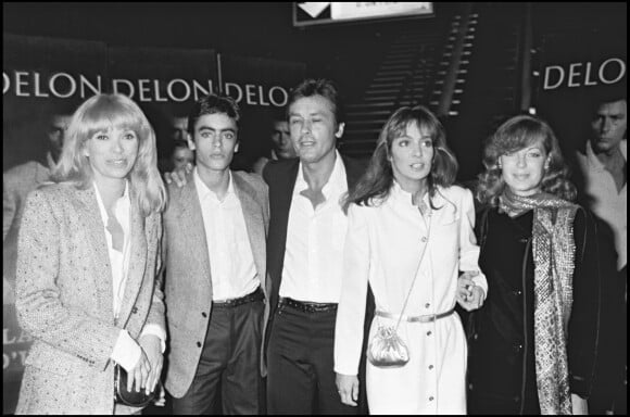 Mireille Darc, Anthony Delon, Alain Delon, Anne Parillaud et Romy Schneider lors de la sortie du film Pour la peau d'un flic en 1981