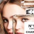 Lily-Rose Depp, la fille de Vanessa Paradis, ambassadrice de la marque Chanel, pose pour la nouvelle campagne Chanel N°5 à Paris le 18 aout 2016