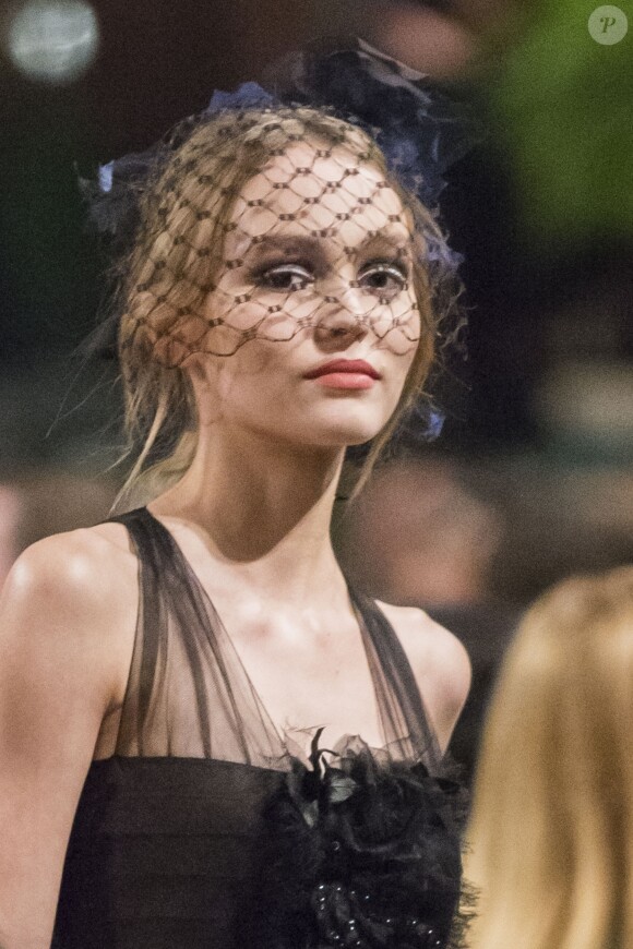 Lily-Rose Depp - Deuxième défilé Chanel "Métiers d'Art" au Ritz à Paris, France, le 6 décembre 2016 © Olivier Borde/Bestimage