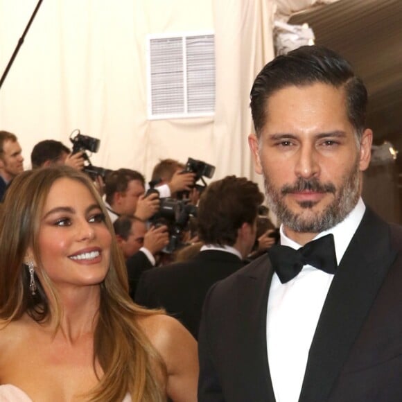 Sofia Vergara et Joe Manganiello à la Soirée Costume Institute Gala 2015 (Met Ball) au Metropolitan Museum, célébrant l'ouverture de Chine: à travers le miroir à New York. Le 4 mai 2015.