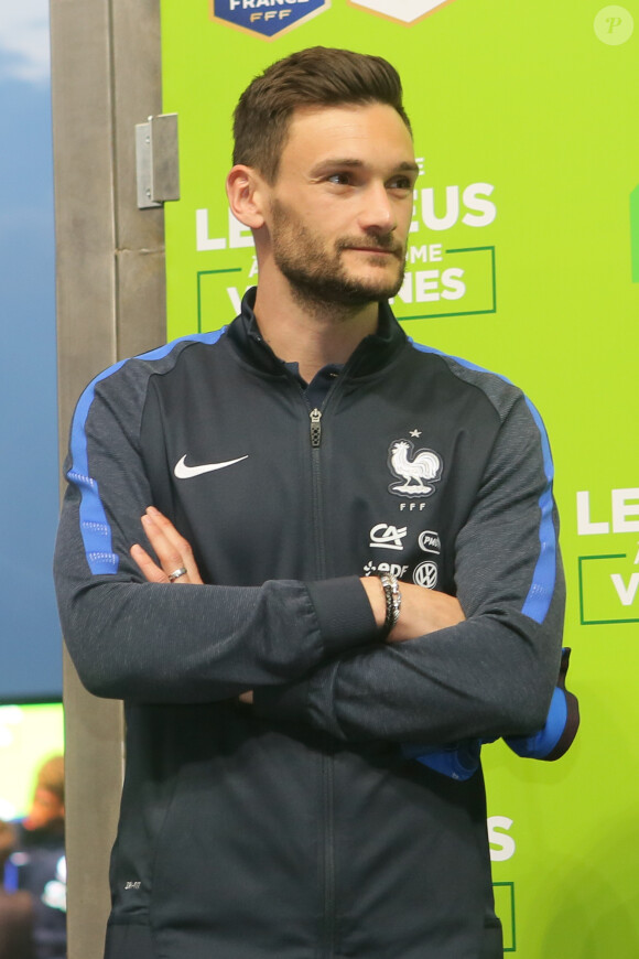 Hugo Lloris - Sortie en public pour l'équipe de France de football à l'hippodrome de Vincennes le 27 mai 2016.