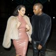 Kim Kardashian et Kanye West quittent un restaurant à Londres le 26 février 2015.