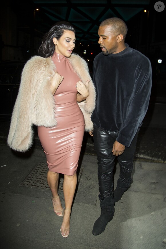 Kim Kardashian et Kanye West quittent un restaurant à Londres le 26 février 2015.