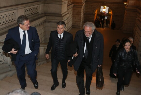 Jérôme Cahuzac entouré de ses avocats Jean Veil et Jean-Alain Michel - Arrivées au procès de l'ancien ministre délégué au Budget Jérôme Cahuzac dans l'affaire de son compte caché à l'étranger au tribunal à Paris. Le 8 décembre 2016