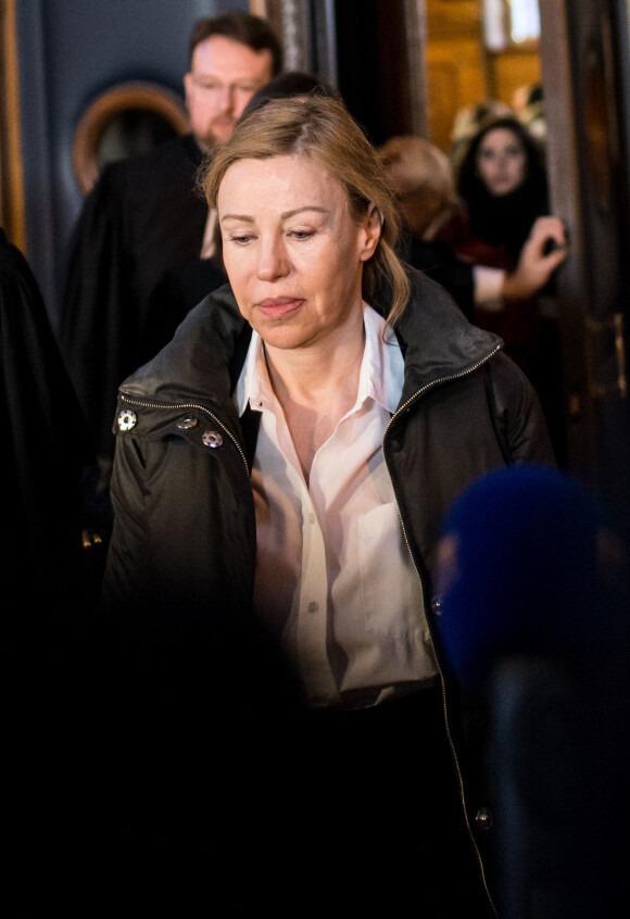 Patricia Ménard (ex-femme de Jérôme Cahuzac) - Jérôme Cahuzac quitte son procès après son report le 5 Septembre dans l'affaire de son compte caché à l'étranger à la 32ème chambre du tribunal correctionnel au palais de justice de Paris, le 10 février 2016.