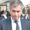 Jérôme Cahuzac quitte le tribunal à l'issue de son procès dans l'affaire de son compte caché à l'étranger à Paris le 8 décembre 2016. L'ancien ministre délégué au Budget a été condamné à trois ans de prison ferme.