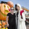La chanteuse Kelly Clarkson a Disneyland resort avec CCruella d'Enfer (La méchante femme des 101 dalmatiens) pour célèbre (en avance) Halloween à Anaheim, Californie, Etats-Unis, le 21 septembre 2016.
