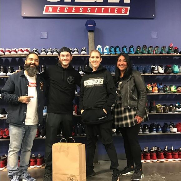Céline Dion et son fils René-Charles chez Urban Necessities à Las Vegas, le 8 décembre 2016