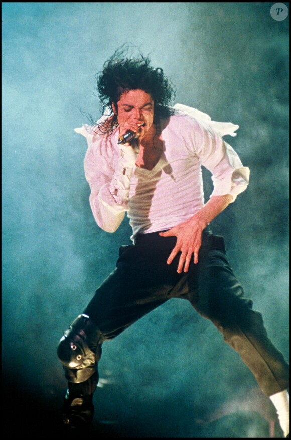 Image d'archives de Michael Jackson en concert à Londres en 1992