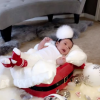 La petite Dream déguisée en bébé de Noël fait la promotion de la marque de chausettes de son père, Rob Kardashian. Photo publiée sur Instagram le 26 novembre 2016