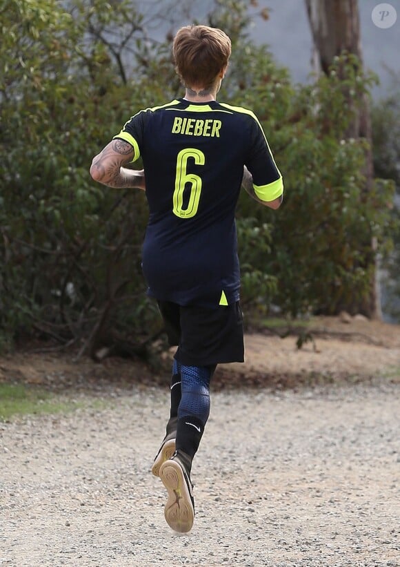 Justin Bieber est allé faire du jogging avec une jolie inconnue sur les hauteurs de Los Angeles, le 12 décembre 2016