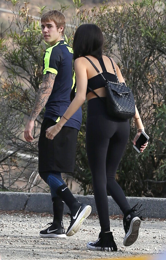 Justin Bieber est allé faire du jogging avec une jolie inconnue sur les hauteurs de Los Angeles, le 12 décembre 2016