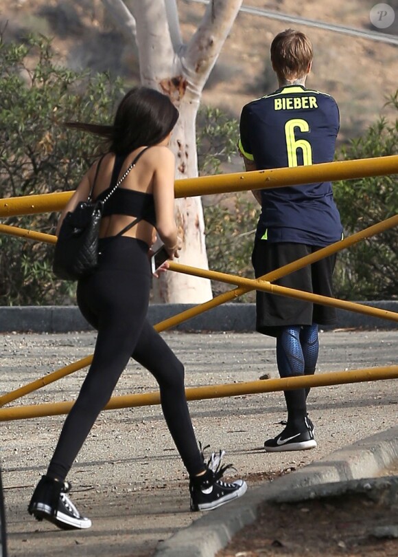 Justin Bieber est allé faire du jogging avec une jolie inconnue sur les hauteurs de Los Angeles, le 12 décembre 2016