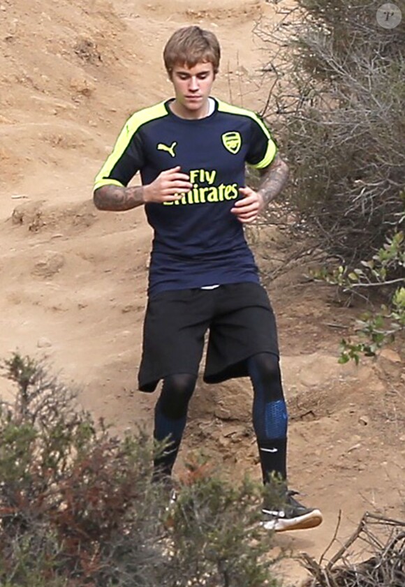 Justin Bieber est allé faire du jogging avec une jolie inconnue sur les hauteurs de Los Angeles, le 12 décembre 2016