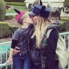 Hilary Duff et son fils Luca à Disneyland, photo publiée le 12 décembre 2016