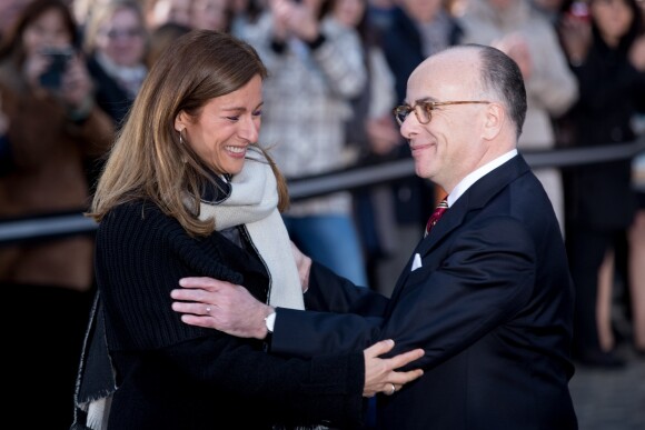 Anne Gravoin et Bernard Cazeneuve - Passation de pouvoirs entre l'ancien premier ministre Manuel Valls et le nouveau premier ministre Bernard Cazeneuve à l'hôtel Matignon à Paris, le 6 décembre 2016.