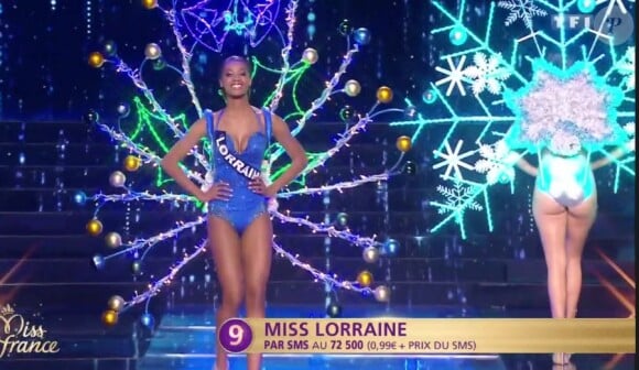 Miss Lorraine : Justine Kamara - Les cinq finalistes défilent en tenue de fée de Noël. Concours Miss France 2017. Sur TF1, le 17 décembre 2016. 