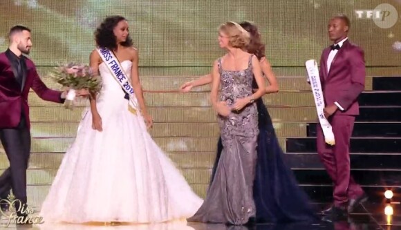 La Miss Guyane Alicia Aylies, est élue Miss France 2017 - Concours Miss France 2017. Sur TF1, le 17 décembre 2016. 