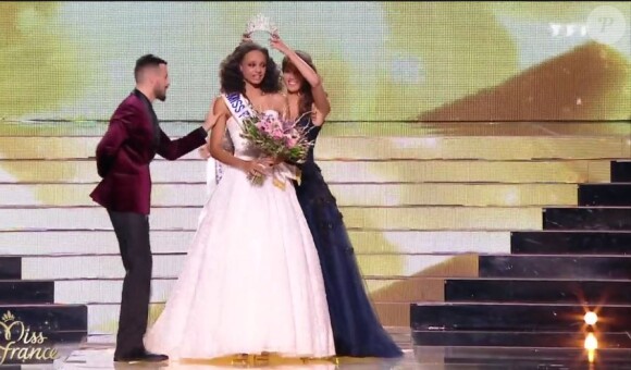 La Miss Guyane Alicia Aylies, est élue Miss France 2017 - Concours Miss France 2017. Sur TF1, le 17 décembre 2016. 