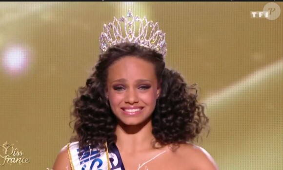 La Miss Guyane Alicia Aylies, est élue Miss France 2017 - Concours Miss France 2017. Sur TF1, le 17 décembre 2016. 