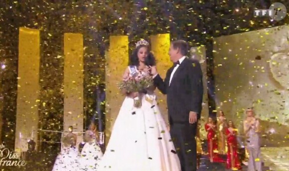 La Miss Guyane Alicia Aylies, est élue Miss France 2017 - Concours Miss France 2017. Sur TF1, le 17 décembre 2016. 