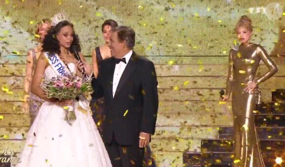 La Miss Guyane Alicia Aylies, est élue Miss France 2017 - Concours Miss France 2017. Sur TF1, le 17 décembre 2016. 