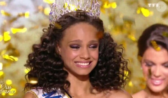La Miss Guyane Alicia Aylies, est élue Miss France 2017 - Concours Miss France 2017. Sur TF1, le 17 décembre 2016. 