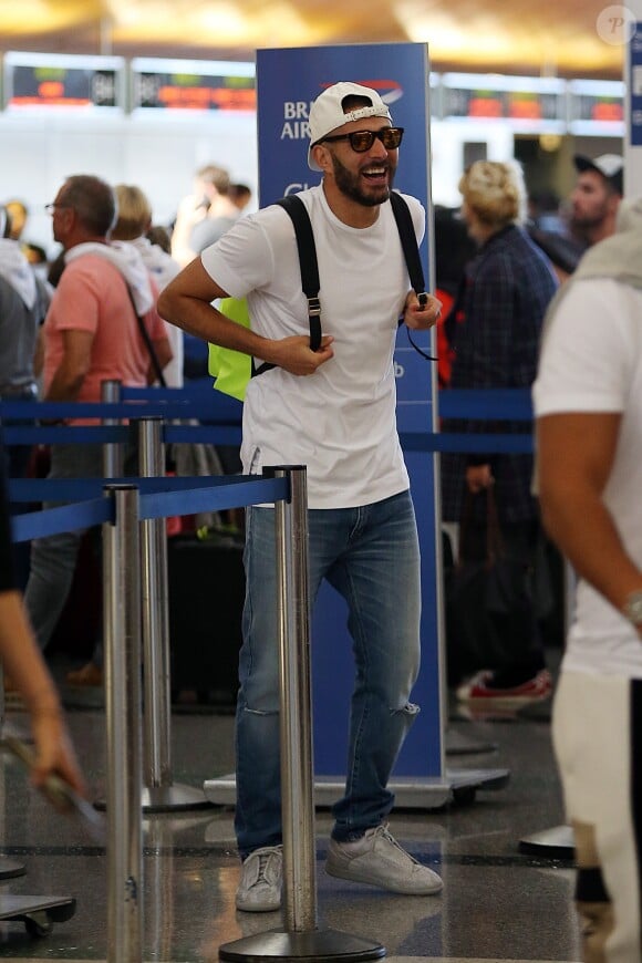 Karim Benzema arrive a l'aéroport de LAX à Los Angeles, le 15 juin 2016.