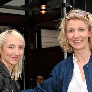 Audrey Lamy et sa soeur et Alexandra Lamy - Jour 8 - People au Village lors des Internationaux de France de tennis de Roland Garros le 2 juin 2013.