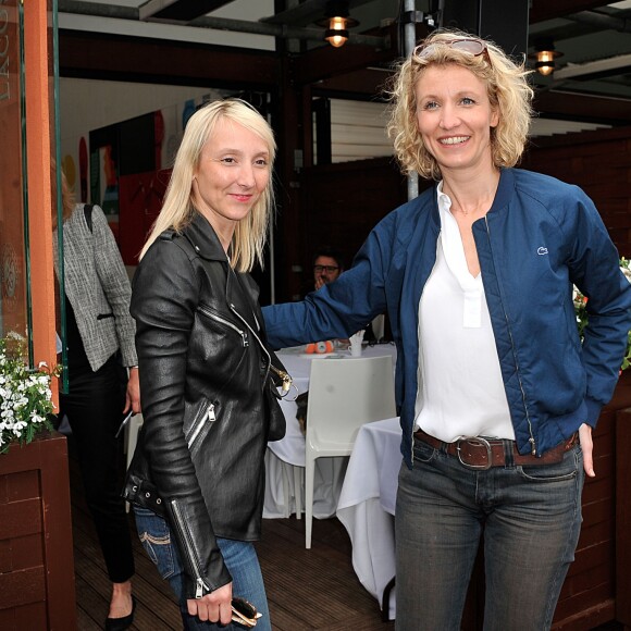 Audrey Lamy et sa soeur et Alexandra Lamy - Jour 8 - People au Village lors des Internationaux de France de tennis de Roland Garros le 2 juin 2013.