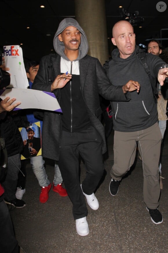 Will Smith arrive à l'aéroport de LAX à Los Angeles, le 16 décembre 2016