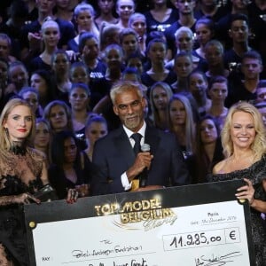 Laura Messia, Satya Oblette (Satya Oblet), Pamela Anderson (présidente du jury), Jeremy Urbain, Adriana Karembeu  lors de la finale de la 13ème édition Top Model Belgium 2017 au Lido à Paris le 18 Décembre 2016. © Marc Ausset-Lacroix /Bestimage