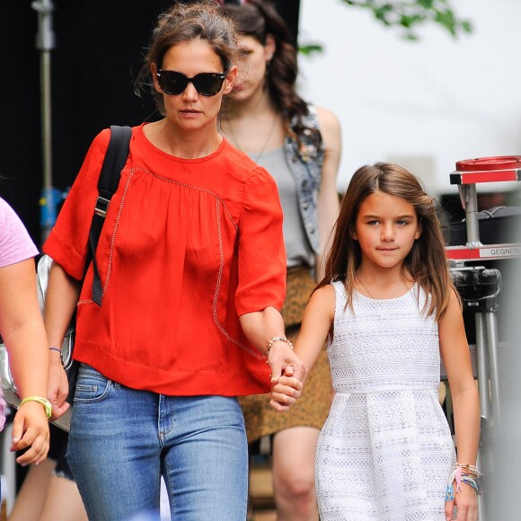Katie Holmes emmène sa fille Suri Cruise sur le tournage de son nouveau film "All We Had" à New York, le 24 août 2015.