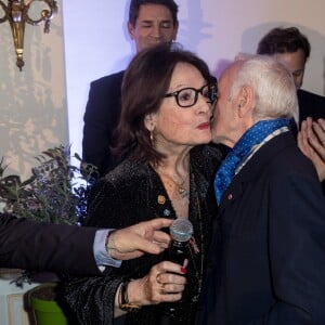 Ara Khatchadourian, Nana Mouskouri, Charles Aznavour, Stéphane Bern, Gérard Davoust à la Cérémonie de remise du prix Nikos Gatsos 2016, attribué à Charles Aznavour à l'ambassade de Grèce à Paris le 19 décembre 2016. © Cyril Moreau/Bestimage