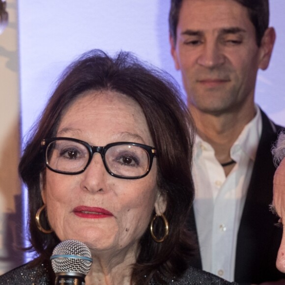 Ara Khatchadourian, Nana Mouskouri, Charles Aznavour, Stéphane Bern, Gérard Davoust à la Cérémonie de remise du prix Nikos Gatsos 2016, attribué à Charles Aznavour à l'ambassade de Grèce à Paris le 19 décembre 2016. © Cyril Moreau/Bestimage